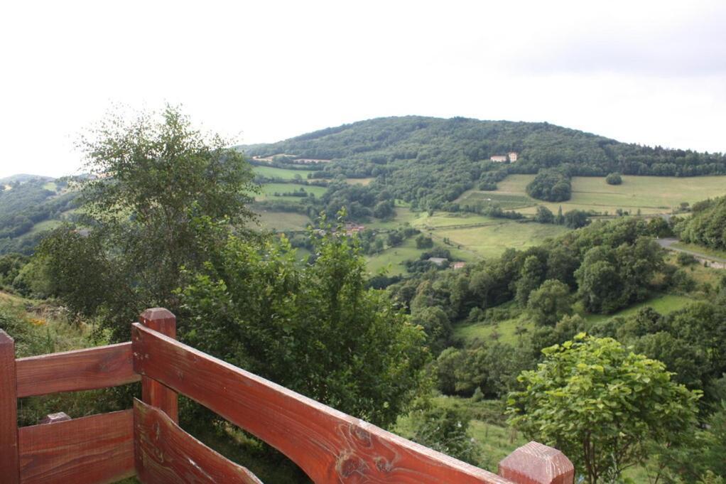 Gites Des Esselards Yzeron Buitenkant foto
