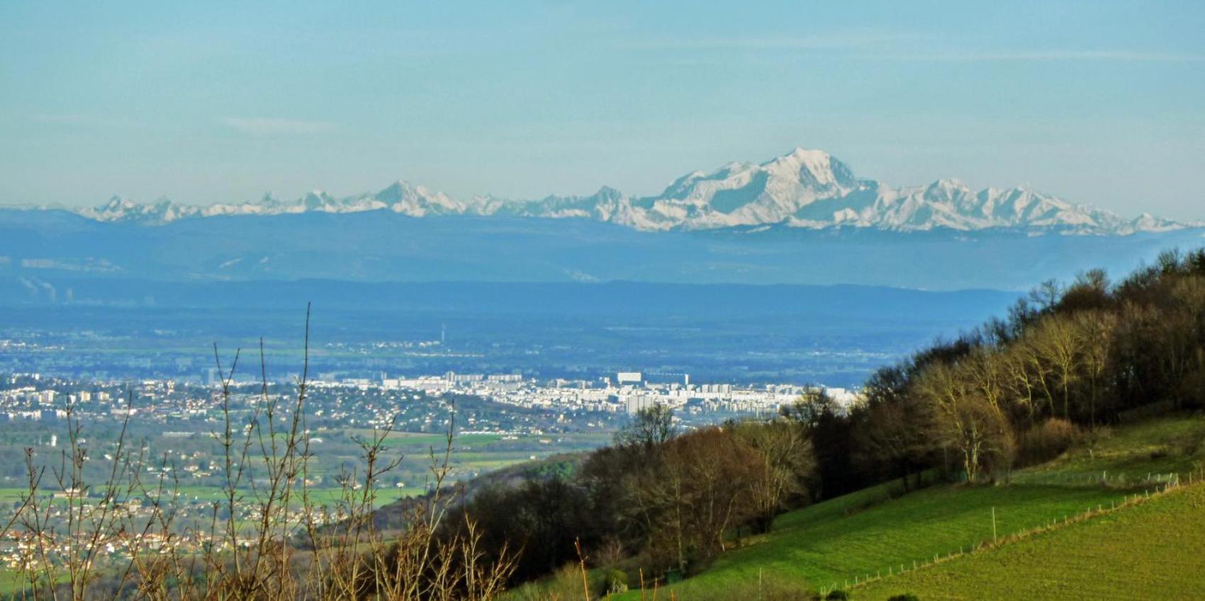 Gites Des Esselards Yzeron Buitenkant foto