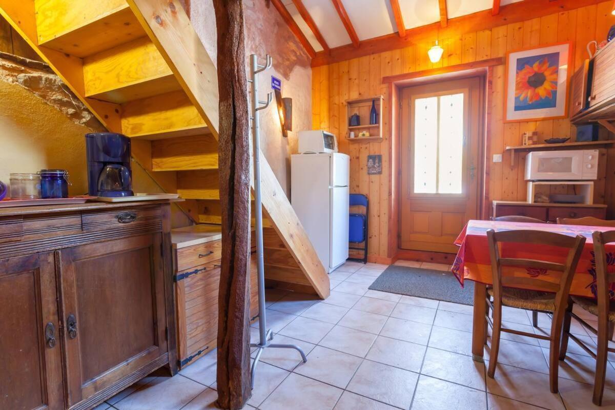 Gites Des Esselards Yzeron Buitenkant foto