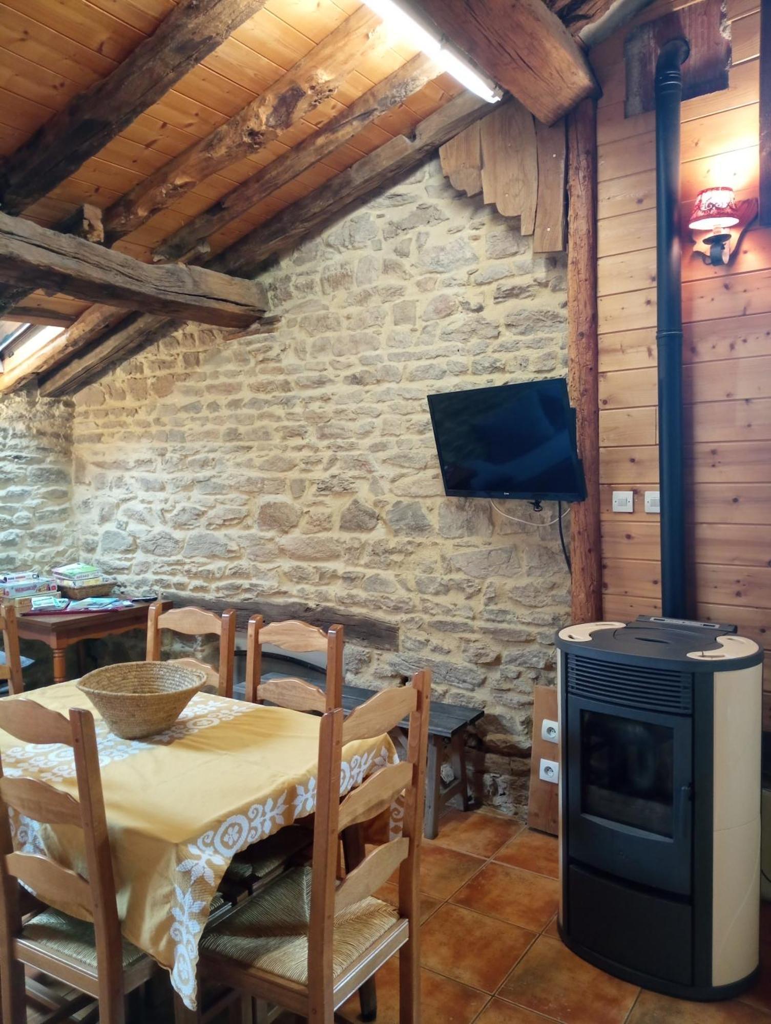 Gites Des Esselards Yzeron Buitenkant foto