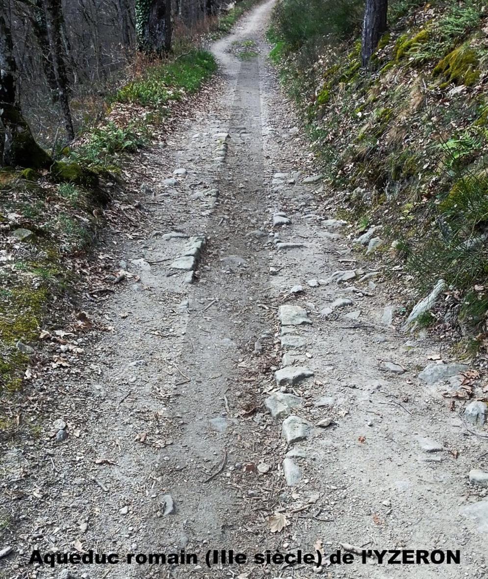 Gites Des Esselards Yzeron Buitenkant foto