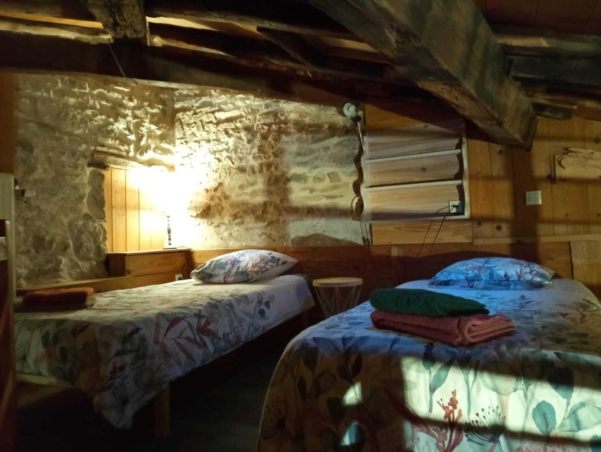 Gites Des Esselards Yzeron Buitenkant foto
