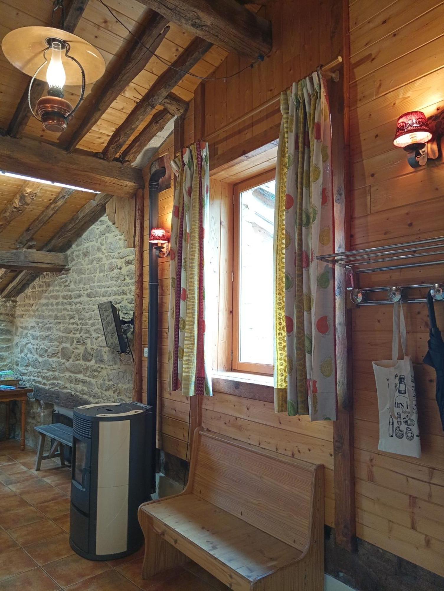 Gites Des Esselards Yzeron Kamer foto