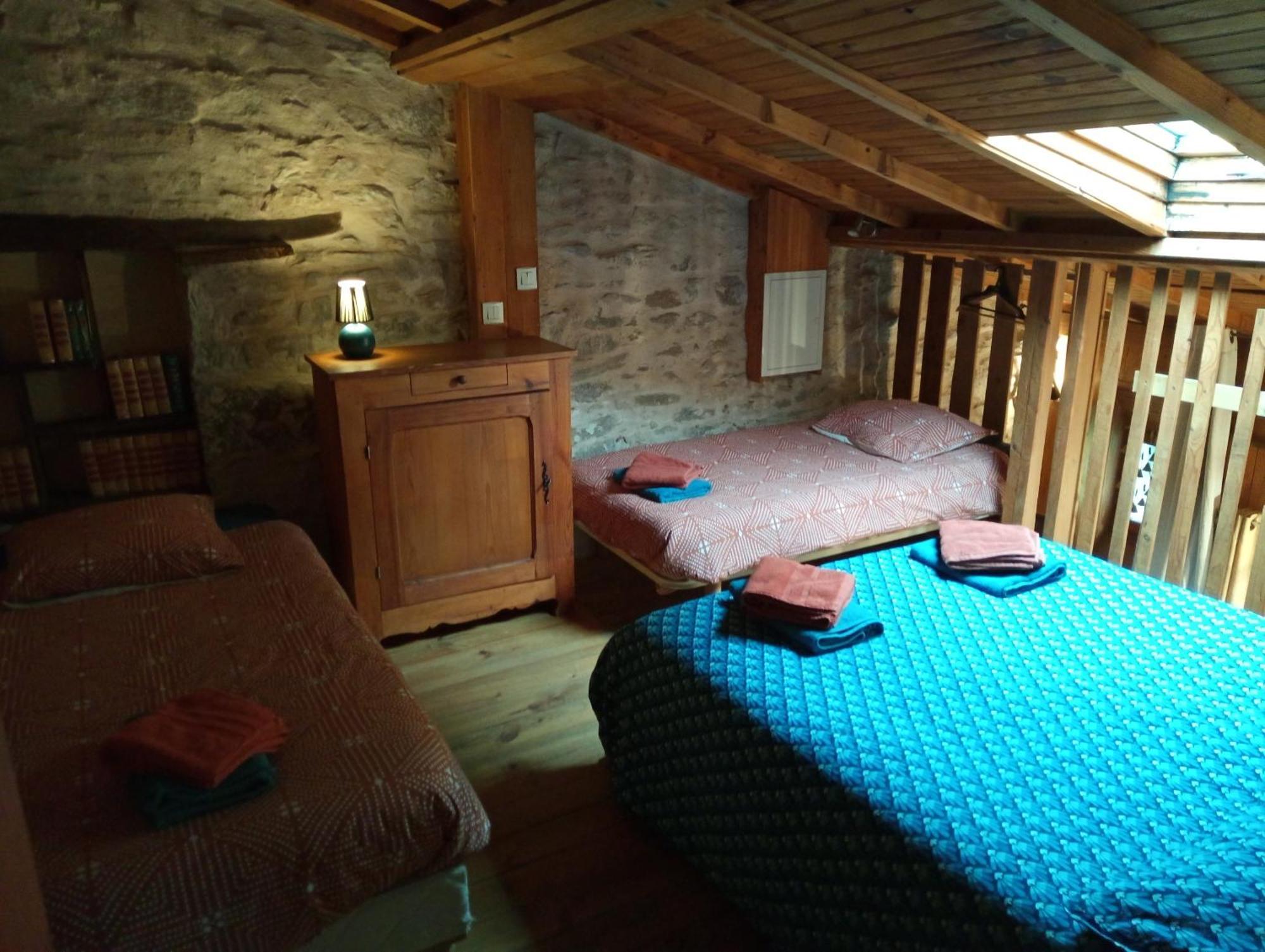 Gites Des Esselards Yzeron Kamer foto